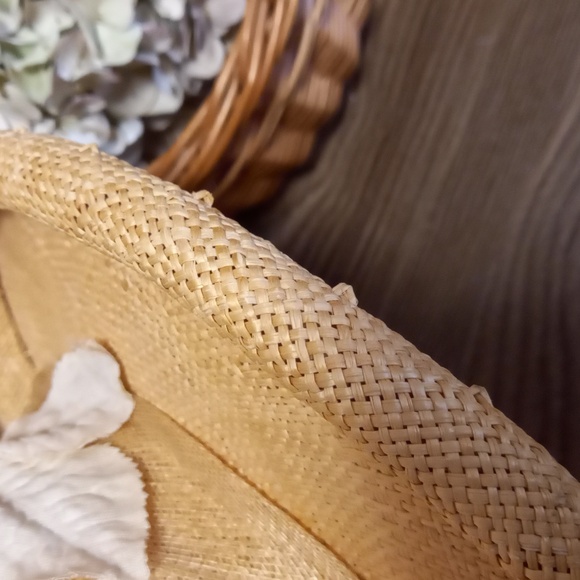 Beautiful Liz Clairborne Straw Hat - Picture 4 of 7